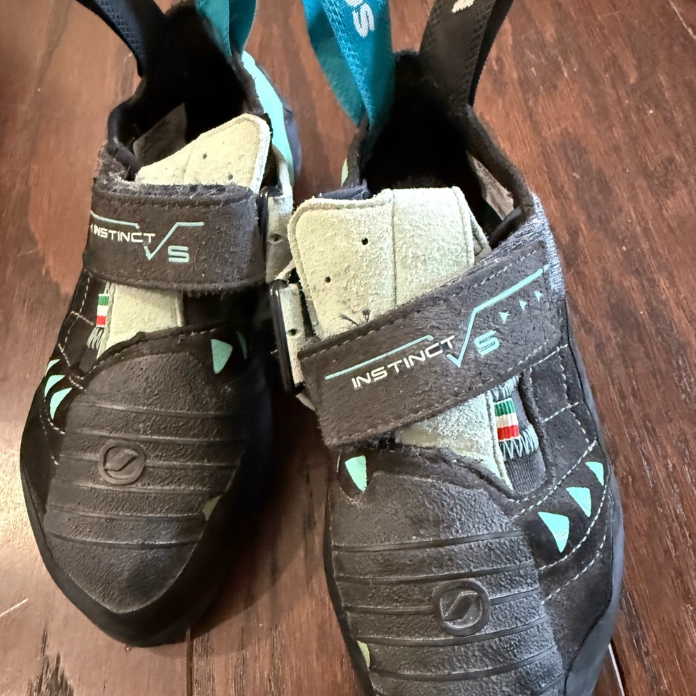 Scarpa women’s Instinct VS climbing shoes - Black and Mint